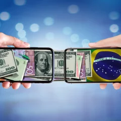 Transferência de dinheiro entre EUA e Brasil pode gerar obrigação de declarar IRPF como residente fiscal